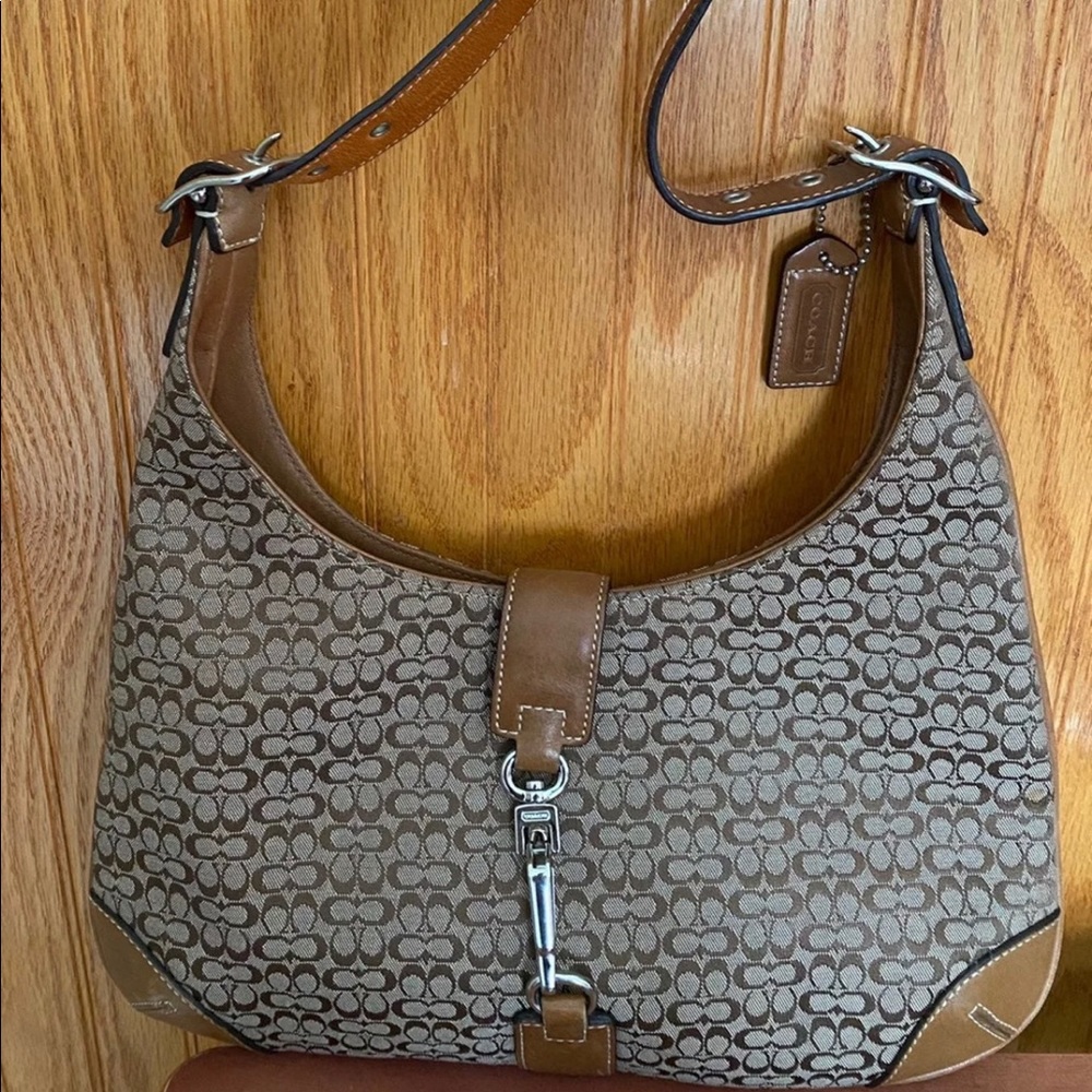 Signature Coach hobo